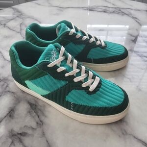 Fuego Low Top Sneakers - Men Size 6 / Women Size 7